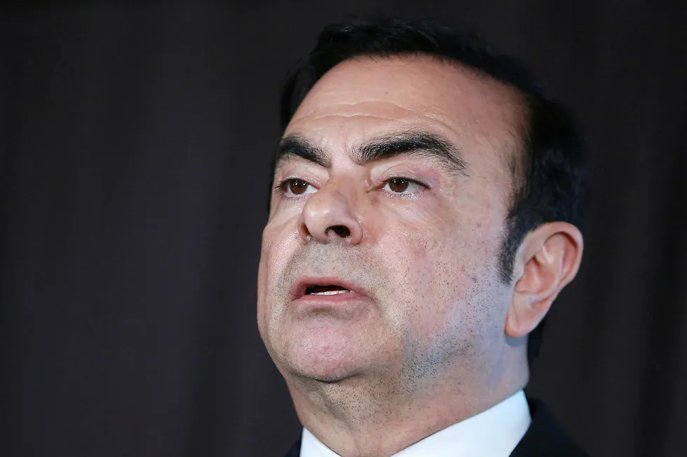 Tidligere Nissan-topp Carlos Ghosn må fortsatt sitte i varetekt etter at påtalemyndigheten har tatt ut ny siktelse mot ham.