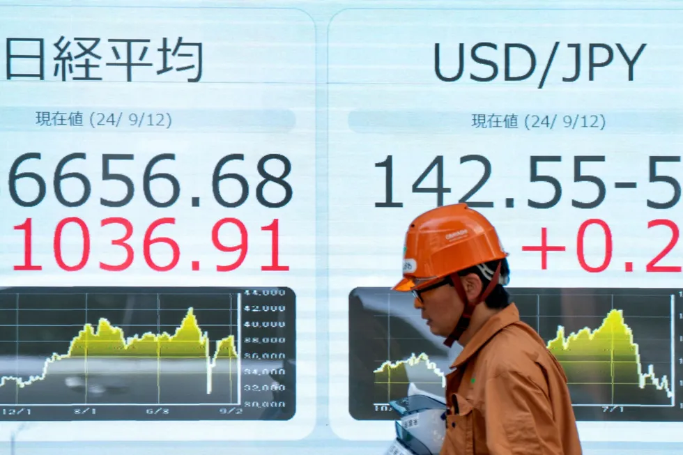 Nikkei-indeksen ved Tokyo-børsen fikk et løft på over 3 prosent, drevet av både teknologioppgangen og nye inflasjonstall.