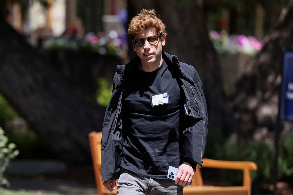 Sam Altman leder selskapet OpenAI, som utvikler kunstig intelligens (AI). Programmet Chat GPT ble en umiddelbar suksess da det ble lansert for offentligheten i november i fjor. På fem dager fikk det fem millioner brukere. Så rask brukervekst har aldri noe selskap opplevd før.