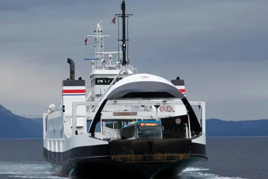 Illustrasjonsbilde. Sjømannsforbund reagerer på det de mener er misvisende om praksis for bemanning av ferjer og hurtigbåter.