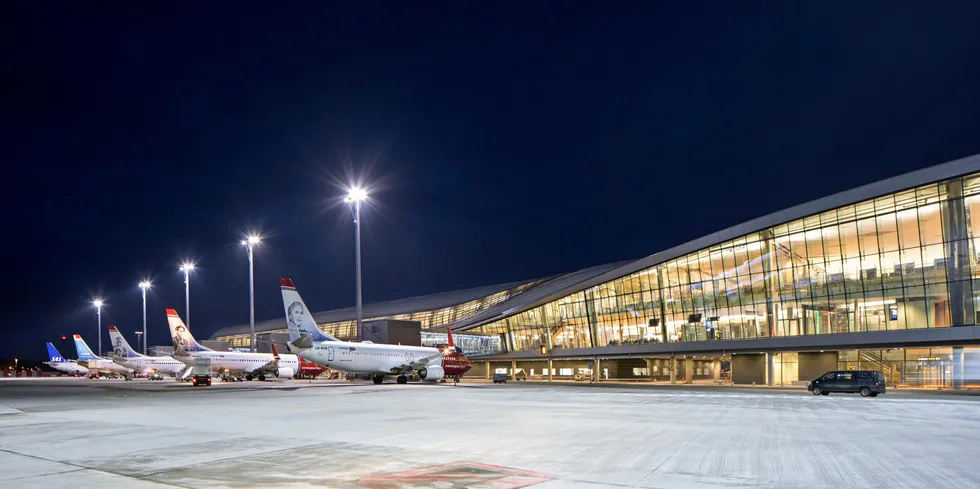 Oslo Lufthavn Gardermoen er en av 45 av Avinors lufthavner som nå skal få levert strøm fra Fjordkraft.