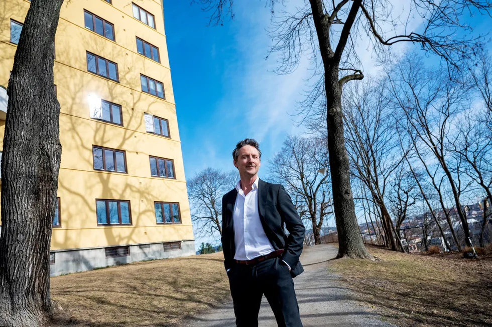 Alexander Henriksen i Strawberry publishing varsler storsatsing på flere titall millioner, mens konkurrentene reagerer på hans språkbruk.