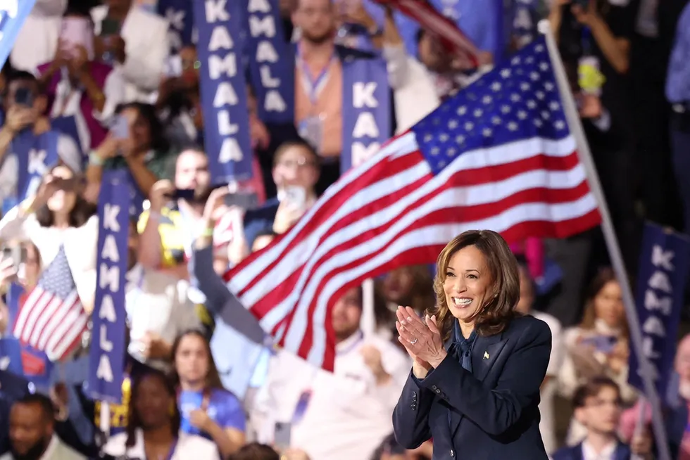 Visepresident Kamala Harris har akseptert nominasjonen som presidentkandidat for det demokratiske partiet under landsmøtet i Chicago.