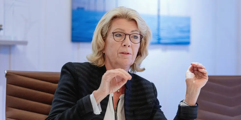 Fornybar Norge-leder Åslaug Hage mener Høyre dytter i riktig retning, men skulle ønske partiet var mer konkret.