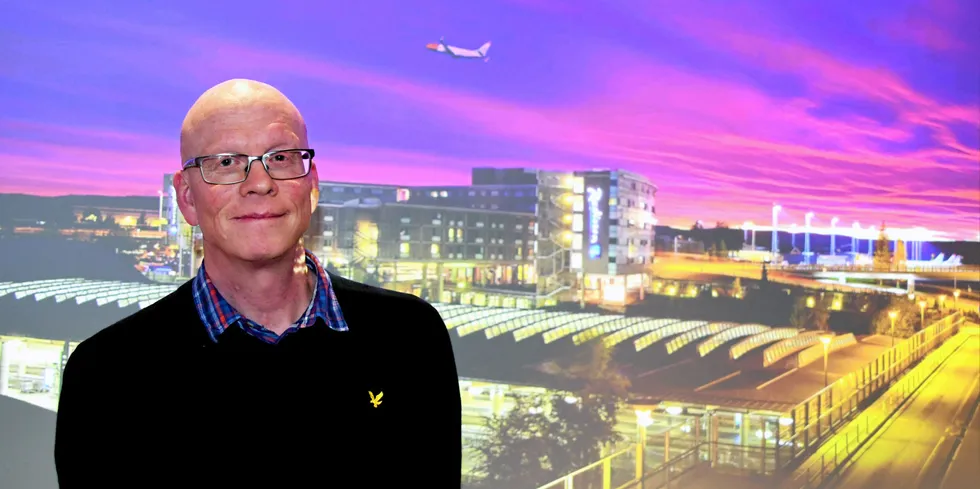 Leif Inge Schjølberg i Fjellnett var tilstede på nettleieseminaret på Gardermoen, men skilte seg ut fra mengden. Han mener den nye nettleiemodellen er for detaljert.