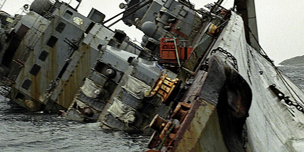 SKJEDDE i1994: Krigsskipet «Murmansk» gikk på grunn ved Sørvær i Finnmark for 25 år siden.