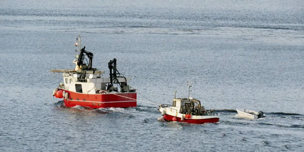 FERDIG: «Karino» med hjelpebåter kunne nylig sette kursen sørover etter avsluttet sildefiske på Kvænangen og Kaldfjorden. Foto: Jon Eirik Olsen