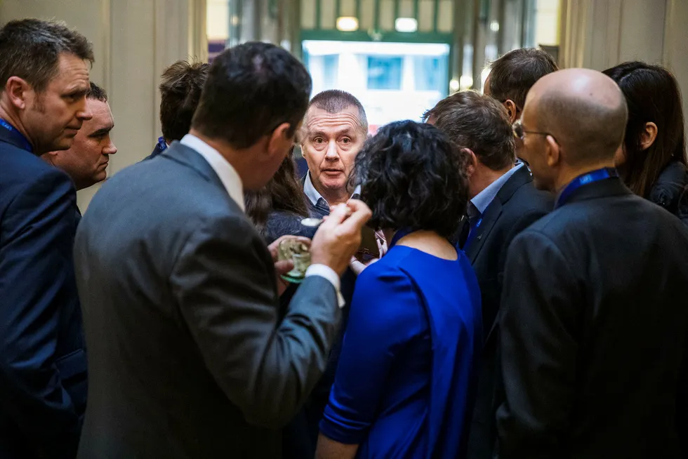 IAG-sjef Willie Walsh meldte fredag at selskapet ikke lenger aktivt ser etter oppkjøpsmuligheter.