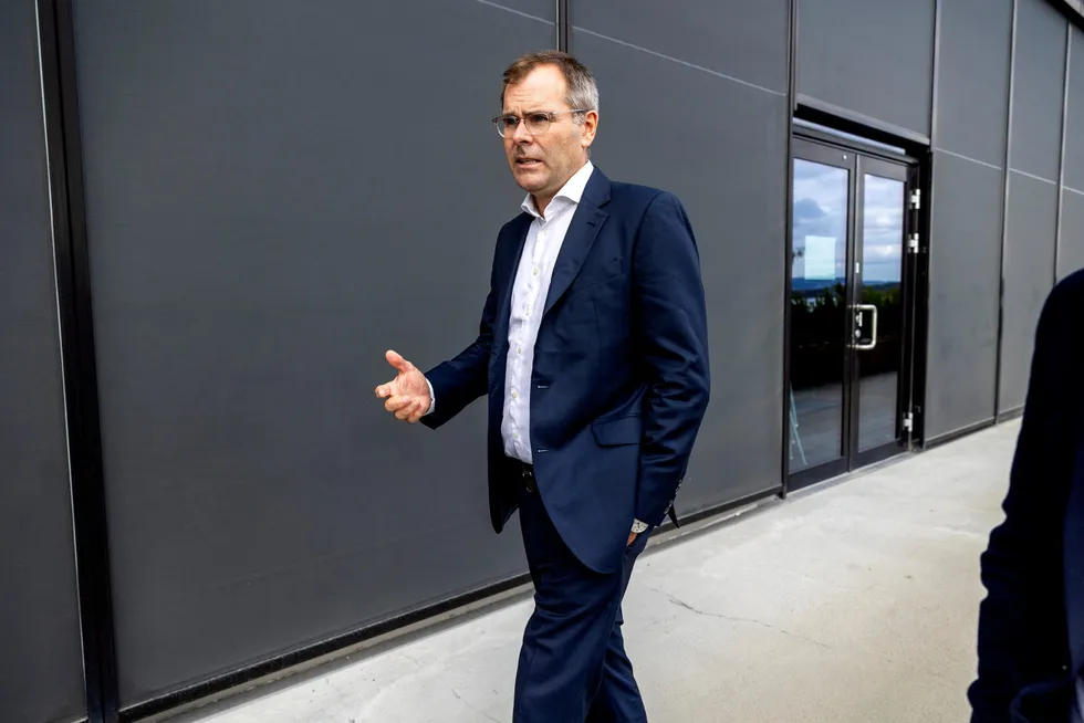 Tor Svellands råvarefond har en avkastning på 20 prosent så langt i år, men Svelland er forsiktig: – Du kan ikke handle som normalt i et marked som dette. Man må kunne håndtere det som egentlig er utenkelige svingninger, sier han.
