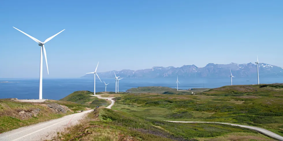 Bilde fra Fakken vindpark på Vannøya i Troms og Finnmark.