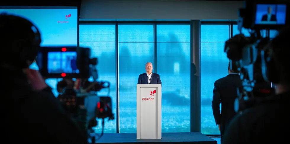 Equinor-sjef Anders Opedal presenterte et rekordsterkt resultat på 15 milliarder dollar. Equinor årsresultat 2021. Anders Opedal Equinor.
