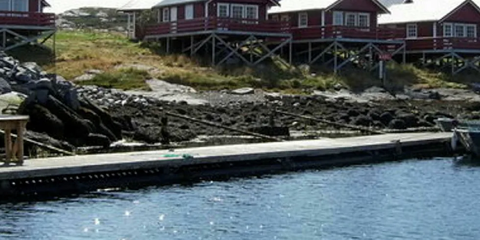 KARANTENEBU: Træna kommune leier rorbuer av Træna Rorbuferie for å huse folk som må i karantene.