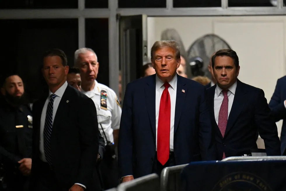 Donald Trump ankommer retten i New York mandag ettermiddag.