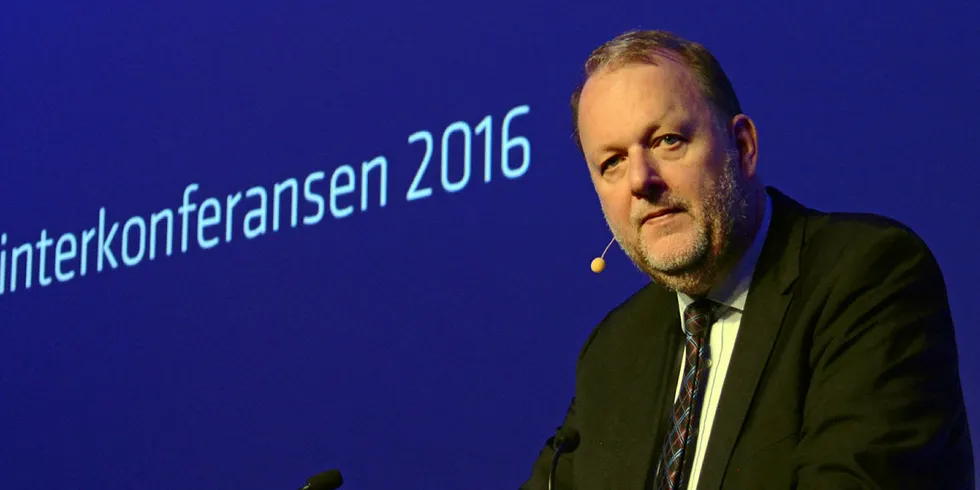 Kontroversiell: Lars Christian Lilleholt, Energi-, forsynings- og klimaminister i Danmark, har kommet med et forslag som slett ikke blir godt mottatt av den danske fjernvarmebransjen. Her avbildet under Vinterkonferansen i 2016.