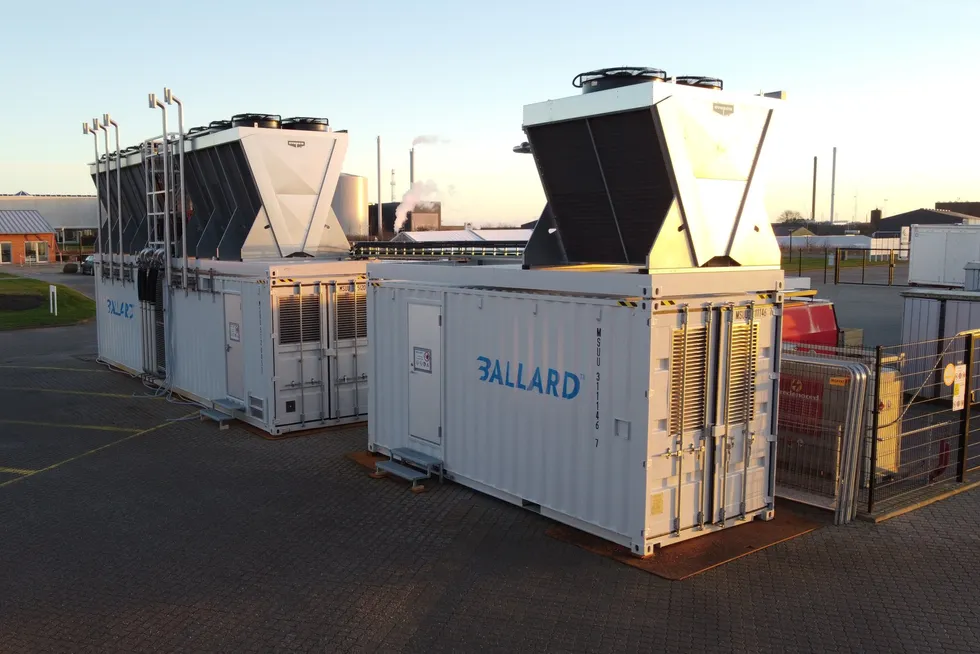 Stationary fuel-cell power generators