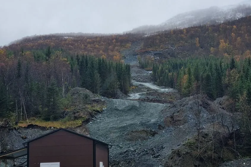 Gjeldselva Kraft AS, eid av Småkraft AS og Hywer AS, har mottatt et milliongebyr.