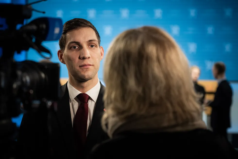 Klima- og miljøminister Andreas Bjelland Eriksen har invitert til et klimaforlik på Stortinget.