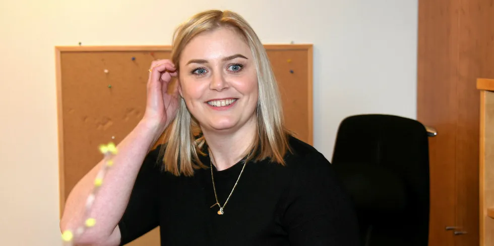 Olje- og energiminister Tina Bru viser til finansminister Jan Tore Sanner når det gjelder videre vurdering av beskatning av vannkraft. Hun påpeker at hun vil legge til rette for investeringer og viser til at vannkraften er ryggraden i energisystemet i Norge.