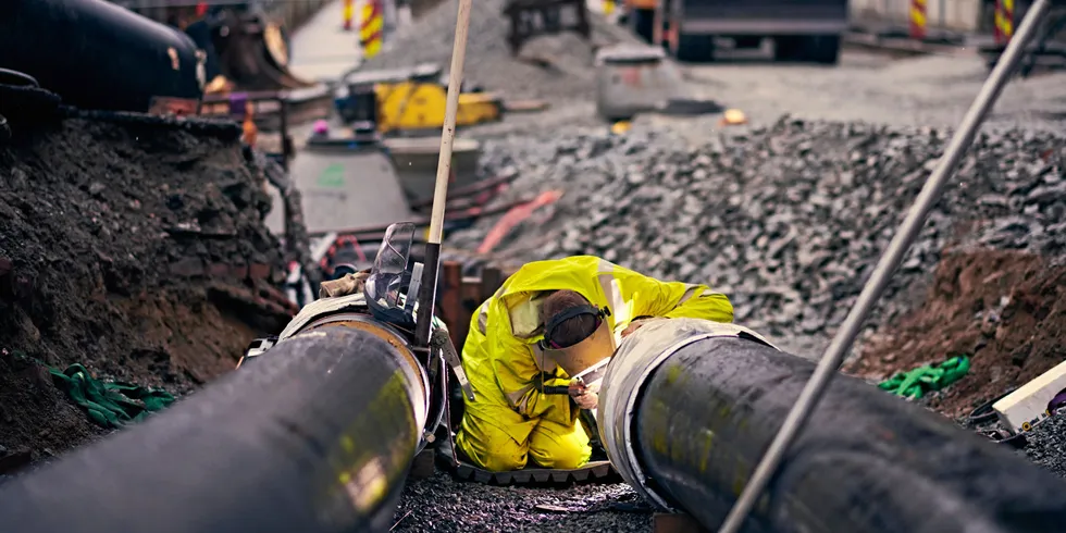 Lyse frykter at sveiserne fra Pro-Pipe reiser tilbake til Danmark og dermed forsinker den siste delen av utbyggingen av fjernvarmenettet i Sandnes.
