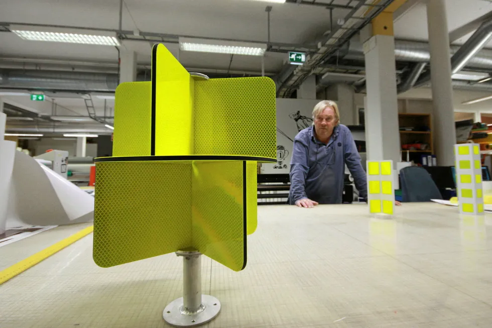 Bildeserie: Erik Kristoffersens radarrefleks skal gi god synlighet både på radar og for søkelys på havet.
