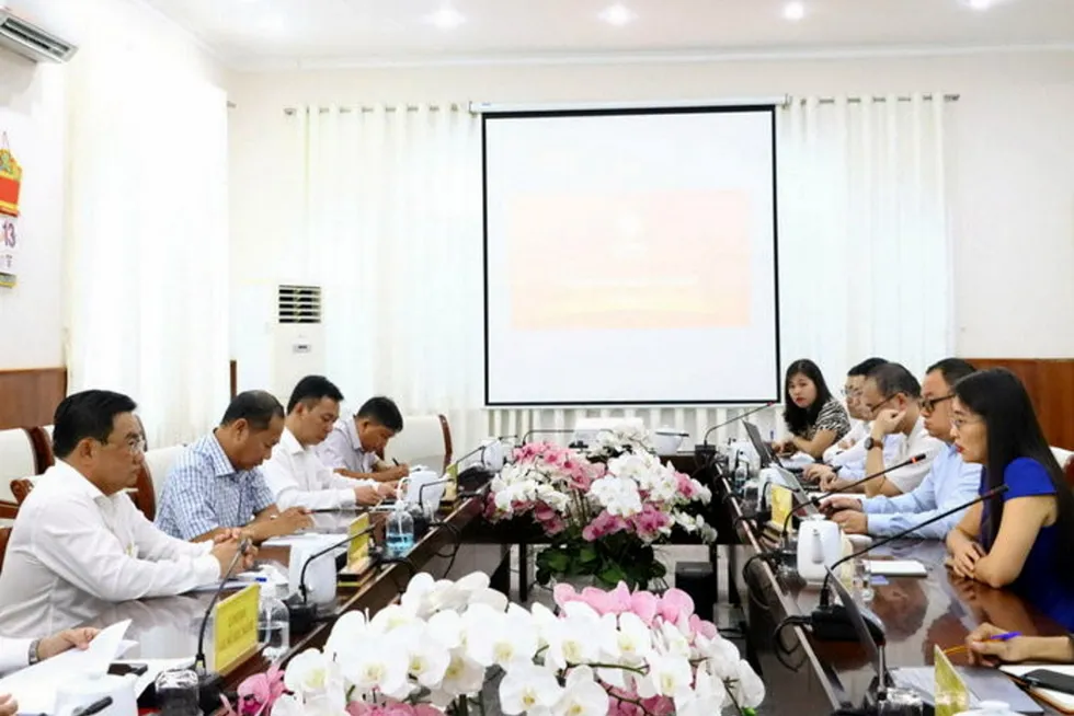The consortium meets with the Ninh Thuan Provincial People's Committee.
