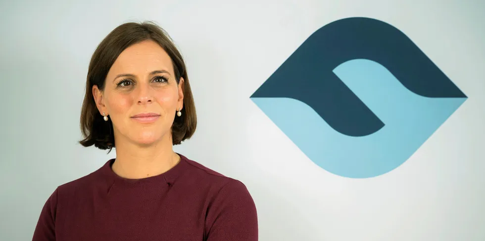 Strømsalgselskapene må «tilbakebetale til forbrukere som fremsetter krav om det. Vi må vurdere om vi skal håndheve at dere foretar automatisk tilbakebetaling – men om forbrukere krever det og viser til denne retten, MÅ dere tilbakebetale», heter det i notatet som underdirektør Tonje Drevland i Forbrukertilsynet presenterte for en samlet strømsalgbransje 5. desember. Siden har bransjen nektet å tilbakebetale til kunder som har angret, og unisont hevdet at reglene er uklare.