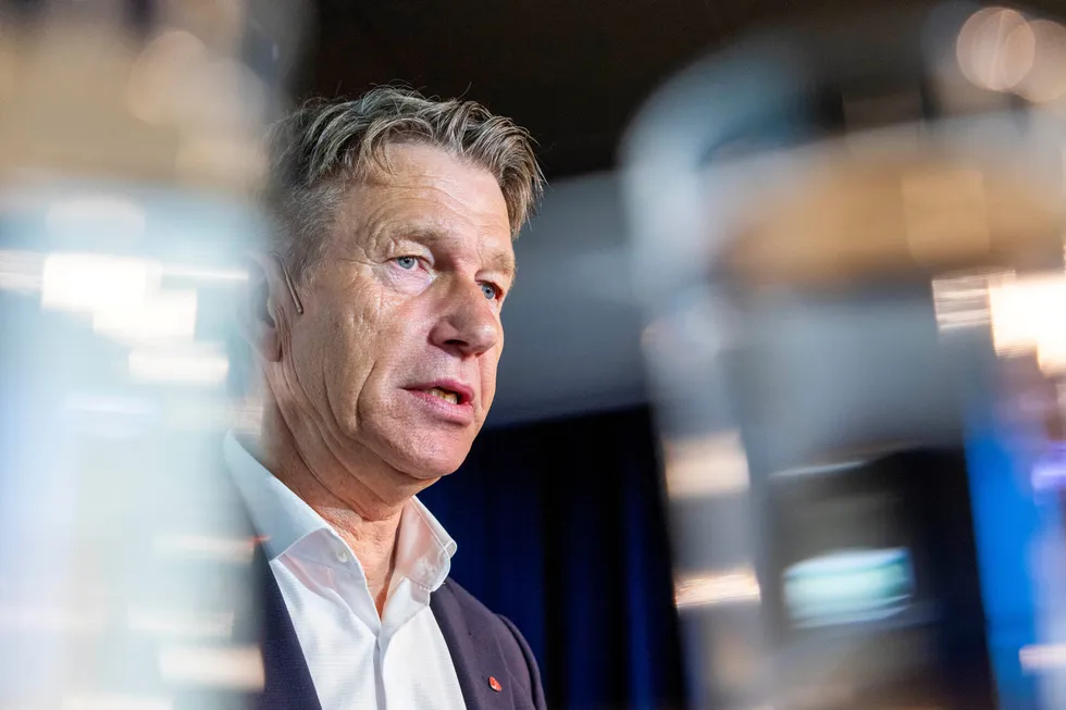 Olje- og energiminister Terje Aasland (Ap) viser til at det nå pågår megling mellom partene, men sier at han ikke vil forskuttere utfallet i saken.