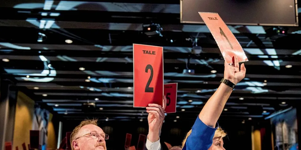 VIL HA SANDBERG: Nestleder i Frp og fiskeriminister Per Sandberg og partileder/finansminister Siv Jensen, må i løpet av kort tid avgjøre hvor Sandberg skal plasseres. Frp kysten rundt vil ha Sandberg i Fiskeridepartementet.Foto: Fartein Rudjord