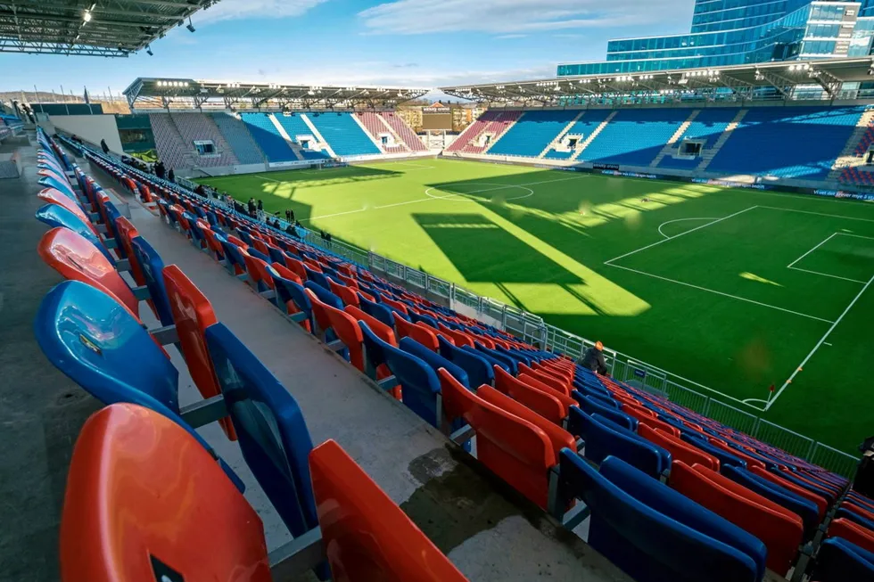 Batterier fra Eidsiva skal sikre lys i lampa, det vil si flomlys, på Intility Arena når Vålerenga spiller kamper.