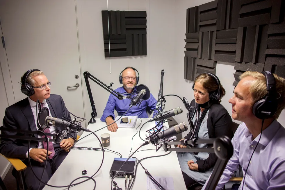 SAS' konsernsjef Rickard Gustafson (til venstre) deltar i DNs podcast Finansredaksjonen. Her med børskommentator Thor Christian Jensen (i midten), kommentator Eva Grinde og finansjournalist Jacob Trumpy. Foto: Javad Parsa