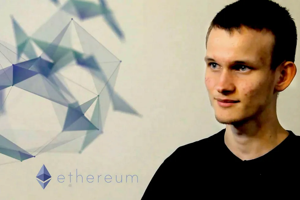 Vitalik Buterin (23) er hjernen bak digitalvalutaen Ether som skal gi mannen i gata mer kontroll. I løpet av de siste månedene er det blitt investert mange milliarder dollar i valutaen. Foto: Ethereum.org