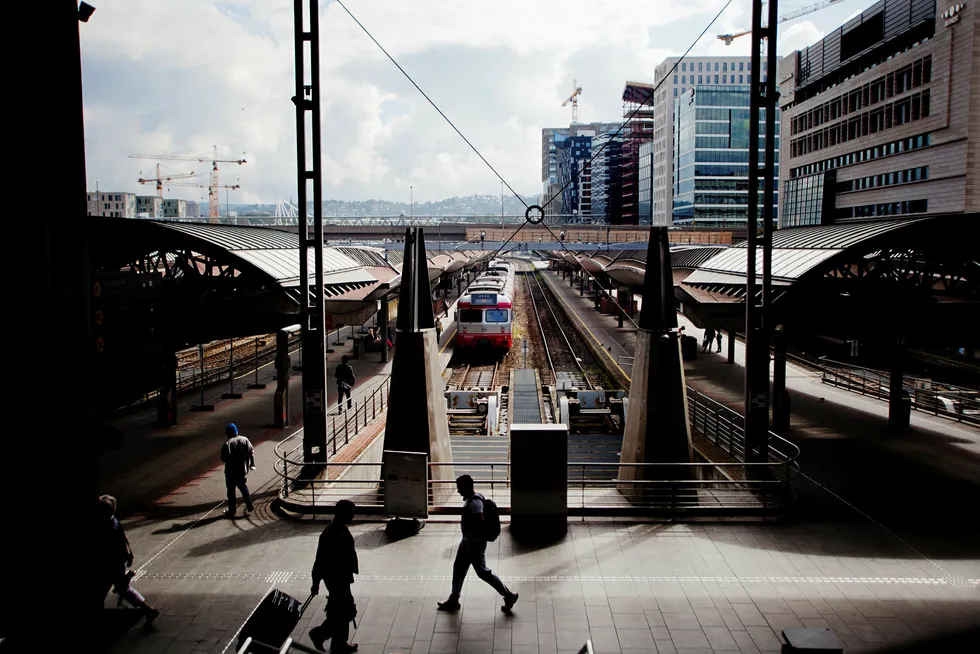 Konkret mener vi at det er grunnlag for å likestille reisetid med passivt arbeid i arbeidslivet.