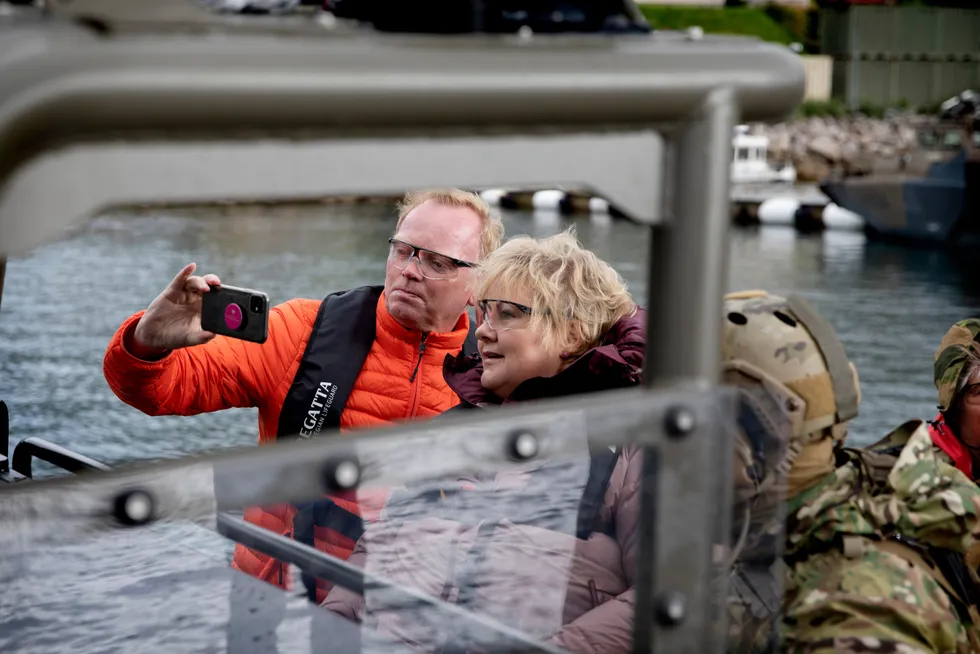 Sindre Finnes og Erna Solberg besøkte Sjøforsvarets Hovedbase da hun var statsminister.