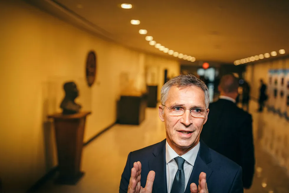 NATOs generalsekretær Jens Stoltenberg legger frem tall som er skreddersydd for USAs president Donald Trump.