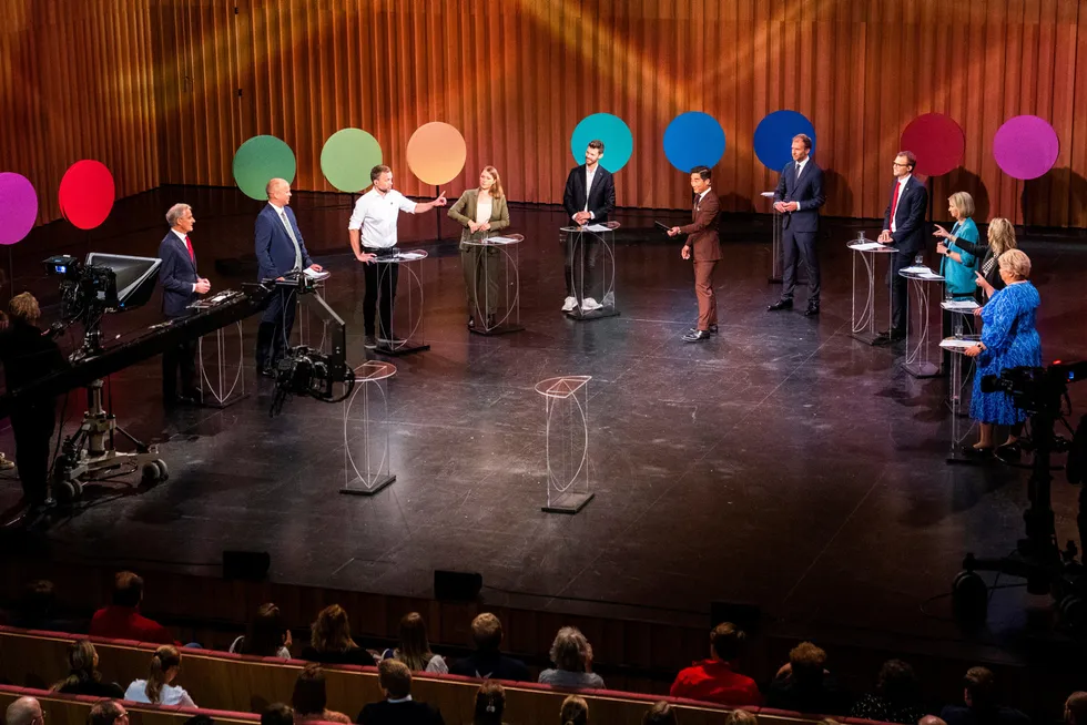 I staden for å forklara og bortforklara, burde partileiarane spurt Solvang korleis han veit det, skriv artikkelforfattaren.