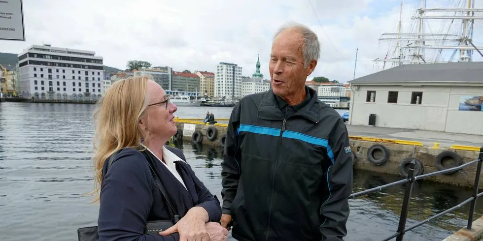 FRYKTER KONSEKVENSENE: Anne Brit Reigstad i Aksjonskomiteen U864 Bergen og Kjemiprofessor Einar Sletten har klaget norske myndigheter inn for OSPAR-konvensjonen.Foto: OLE ERIK KLOKEIDE
