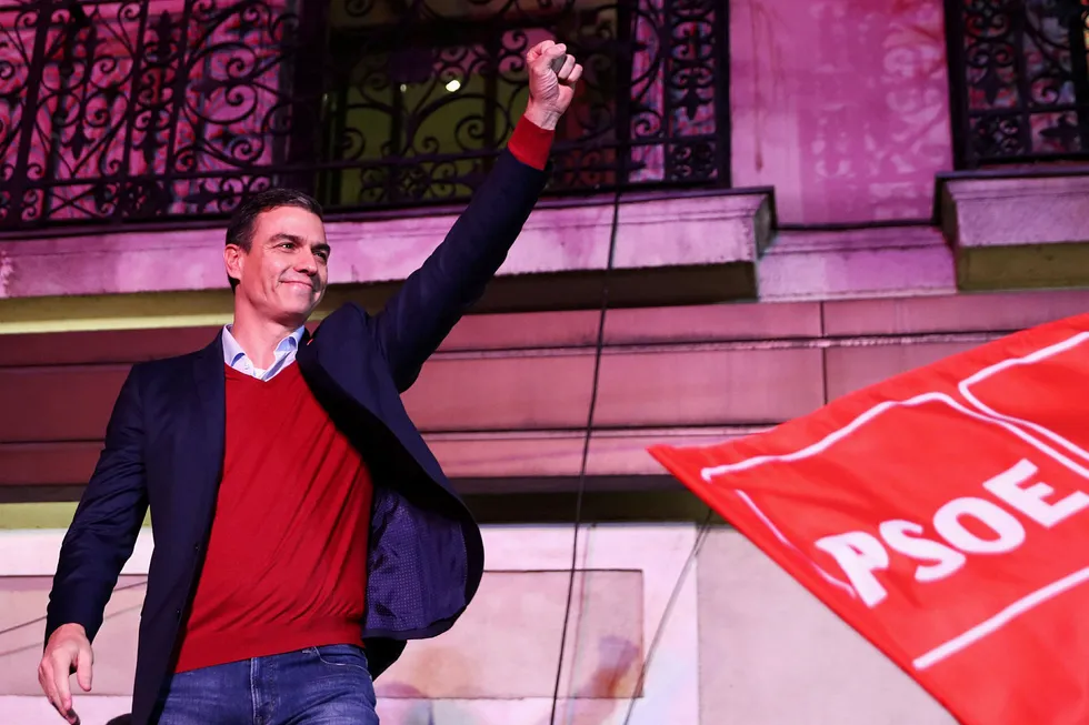 Statsminister Pedro Sanchez' parti PSOE blir størst, men får ikke flertall.