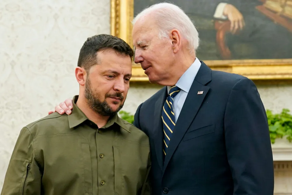Ifølge president Joe Biden er det en hovedoppgave for vestlige land å beskytte demokratiet mot en økende trussel fra de autokratiske stormaktene. 21. september tok Biden imot president Volodymyr Zelenskyj i Det hvite hus.