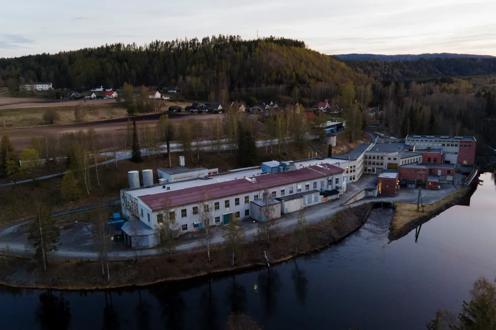DN fortalte i en dokumentar historien om et gammelt tresliperi på Viul utenfor Hønefoss. I dag er det et datasenter i de gamle industrilokalene der det har vært produsert kryptovaluta. Eierskapet til fabrikk og datamaskiner ligger i skatteparadiset Luxembourg.