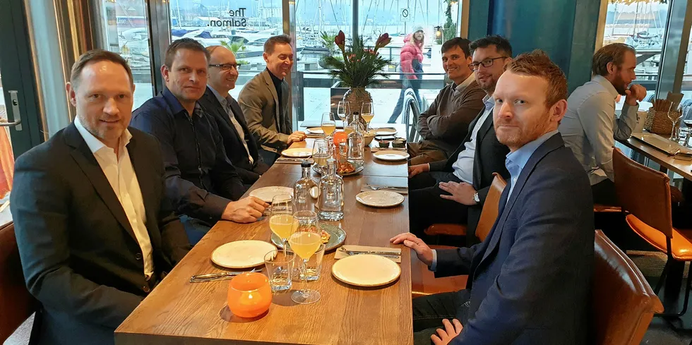 Møte mellom Stiim Aqua Cluster og Norsk Industri tirsdag. Helt foran, f.v.: Stål Heggelund og Andreas Heskestad