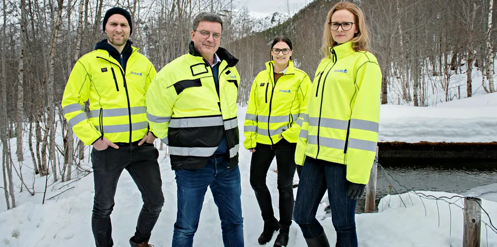 NYTT SYSTEM: Teamet i Pipelife Norge, med leder Eirin Kalstø (t.h.), har utviklet et overvåkingssystem for rør som også med tiden skal kunne benyttes for fjernvarmenettet.