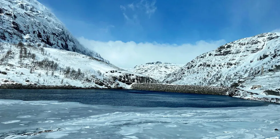 Is og snø i Vestlandsmagasin. Is og snø i Vestlandsmagasin.