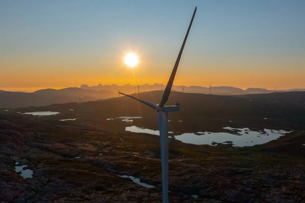Bilde fra Øyfjellet vindpark, det største vindkraftverket i Norge. Tross en årsproduksjon herfra på omkring 1,3 TWh havnet Norge på jumboplass i Norden i vindproduksjon i fjerde kvartal 2024.