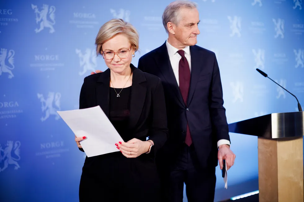 Ingvild Kjerkol på fredagens pressekonferanse med Jonas Gahr Støre.