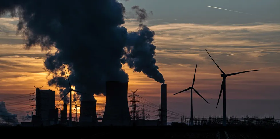 Utslipp i Europa i forbindelse med kulden har bidratt til en ny prisrekord på CO2.