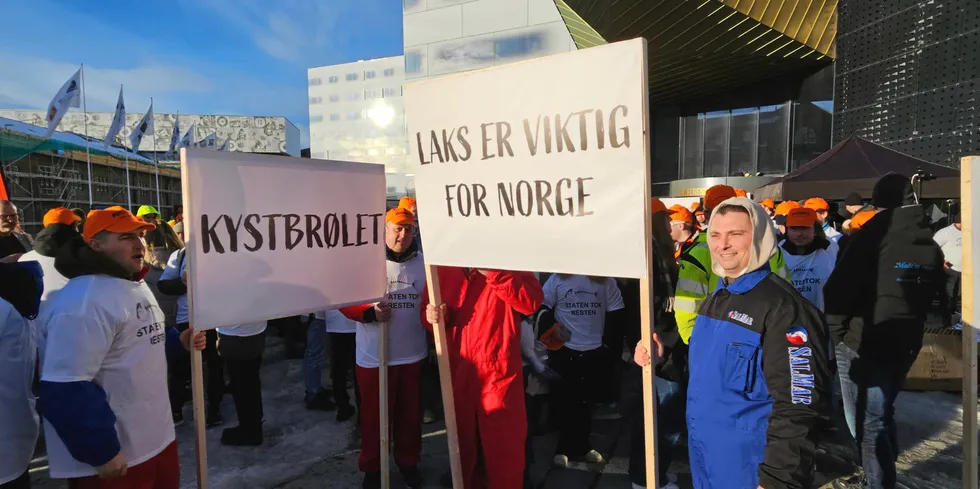 Senterpartiets landsmøte ble møtt med protester mot grunnrenteskatten.