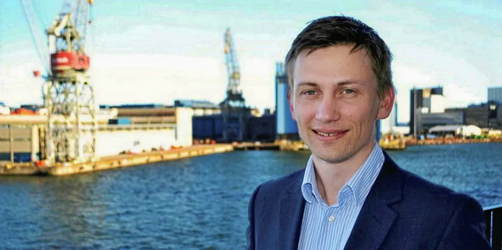 Administrerende direktør Marius Røed Sveipe i Gudbrandsdal Energi er fornøyd med at Forbrukerrådet vil rydde opp i bransjen, men reagerer kraftig på at de selv er anklaget for å ha avtaler med skjulte kostnader. - Det stemmer ikke, sier han til Europower Energi.