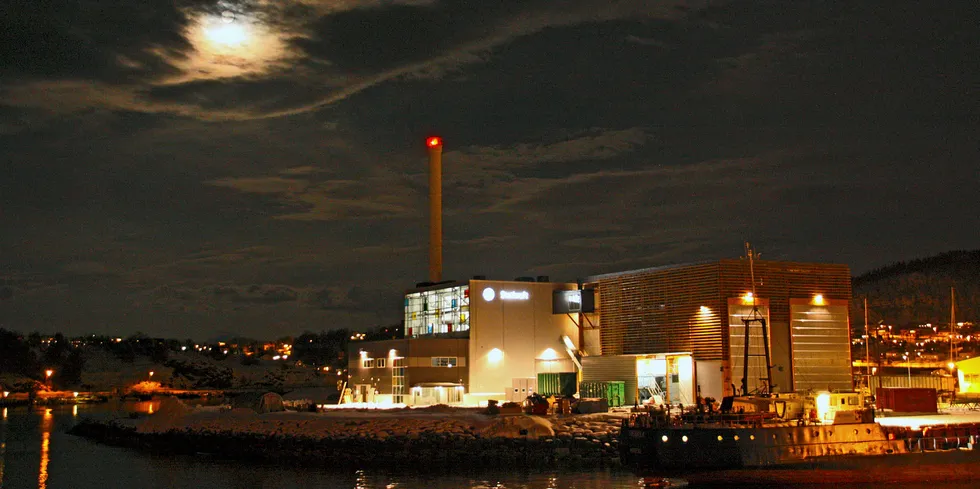 Statkraft Varme fikk reduserte inntekter og økte kostnader i første kvartal. Driftsresultatet ble mer enn halvert på grunn av lave kraftpriser og lavt forbruk.