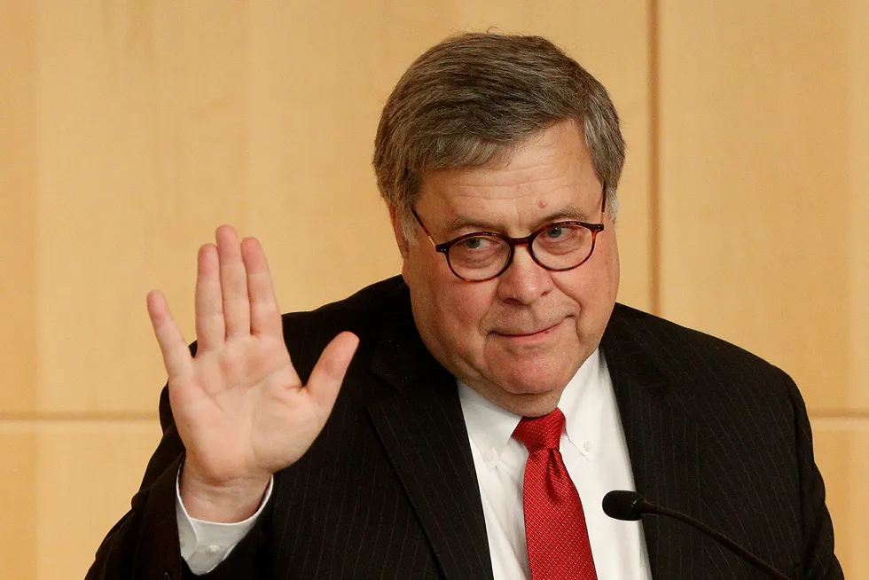 Justisminister William Barr i USA vurderer å slutte på grunn av president Donald Trumps angrep på departementets avgjørelser på Twitter.