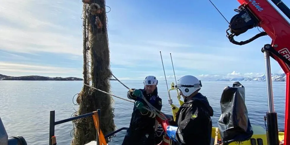 Sjøtjenestebåten «Eir» sjekket tips om spøkelsesgarn utenfor Ballstad i Lofoten.